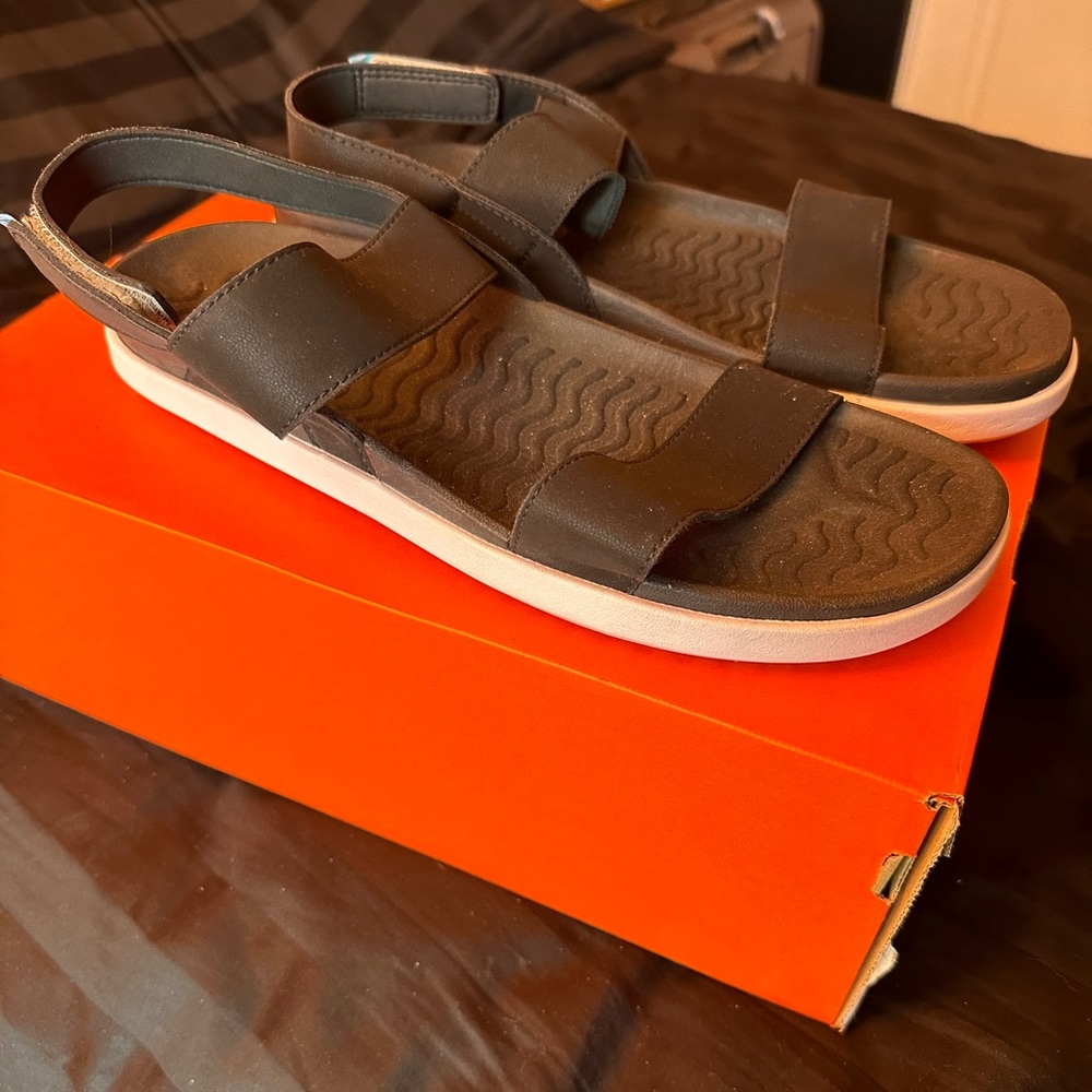 Native Unisex Sandals Size Women’s 10 but fits like a Men’s size 9